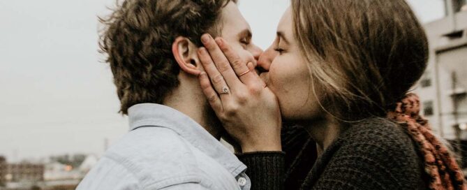 Modern Wellness Counseling San Antonio Texas Online Couples Counseling What a six-second kiss can do for your relationship!
