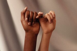 Couple pinky promising each other. Modern Wellness Counseling, San Antonio, Tx. 78230,78245,78249,78255,78258. miscommunication in a relationship